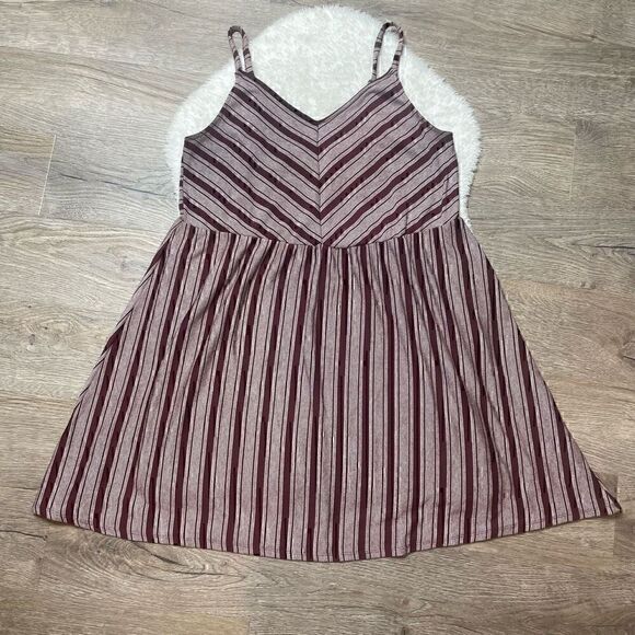 Universal Thread Summer Dress Loose Fit Stretch Size Large Stripe Spagetti Strap - Picture 1 of 6